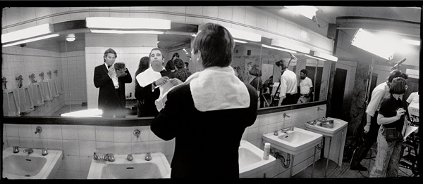 SNAP CHAT Jeff Bridges shoots behind-the-scenes photos on all of his film s. Here, a few from 1989's Baker Boys, taken with his Widelux camera.